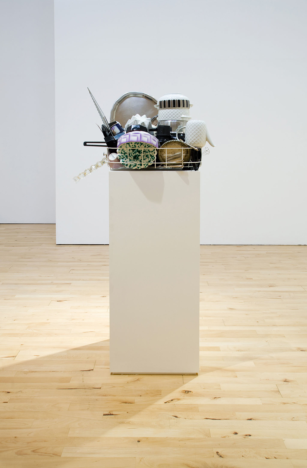 Nicole Wermers Abwaschskulpturen (Dishwashing Sculpture) (2014). Courtesy the Artist & Herald Street Gallery. Photography Ellie Laycock
