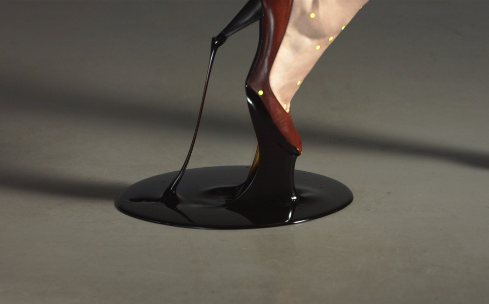 Marloes ten Bhömer Material Compulsion (2012) video still. Courtesy the Artist