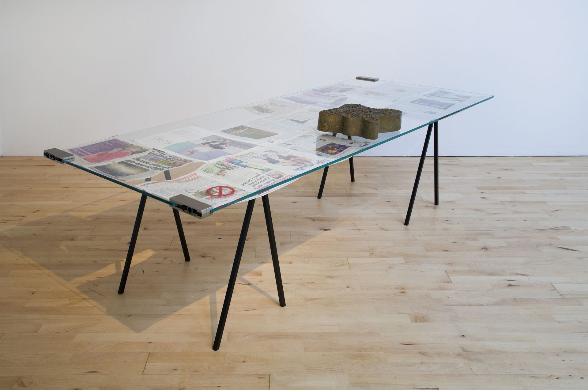 Nicole Wermers Untitled (2014) mixed media. Courtesy the Artist & Herald Street Gallery. Photography Ellie Laycock