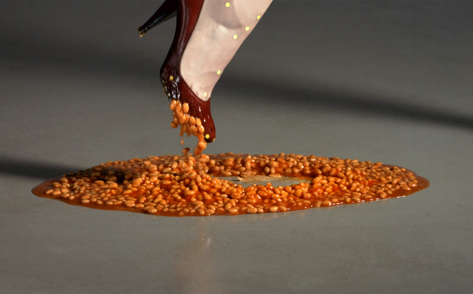 Marloes ten Bhömer Material Compulsion (2012) video still. Courtesy the Artist